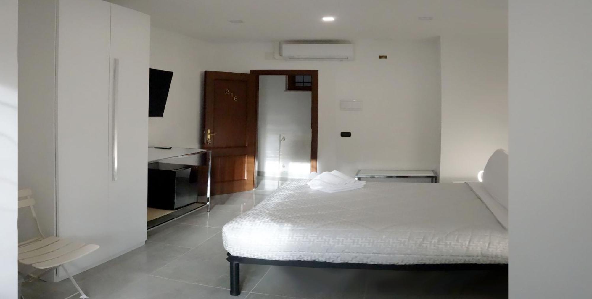 La Fiera Guesthouse Fiumicino Luaran gambar